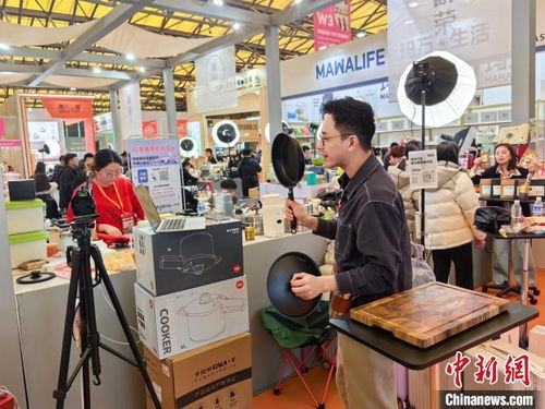 萬商云集浦江畔 上海開春掀起“展會熱”，日用百貨電商與線下交易并駕齊驅
